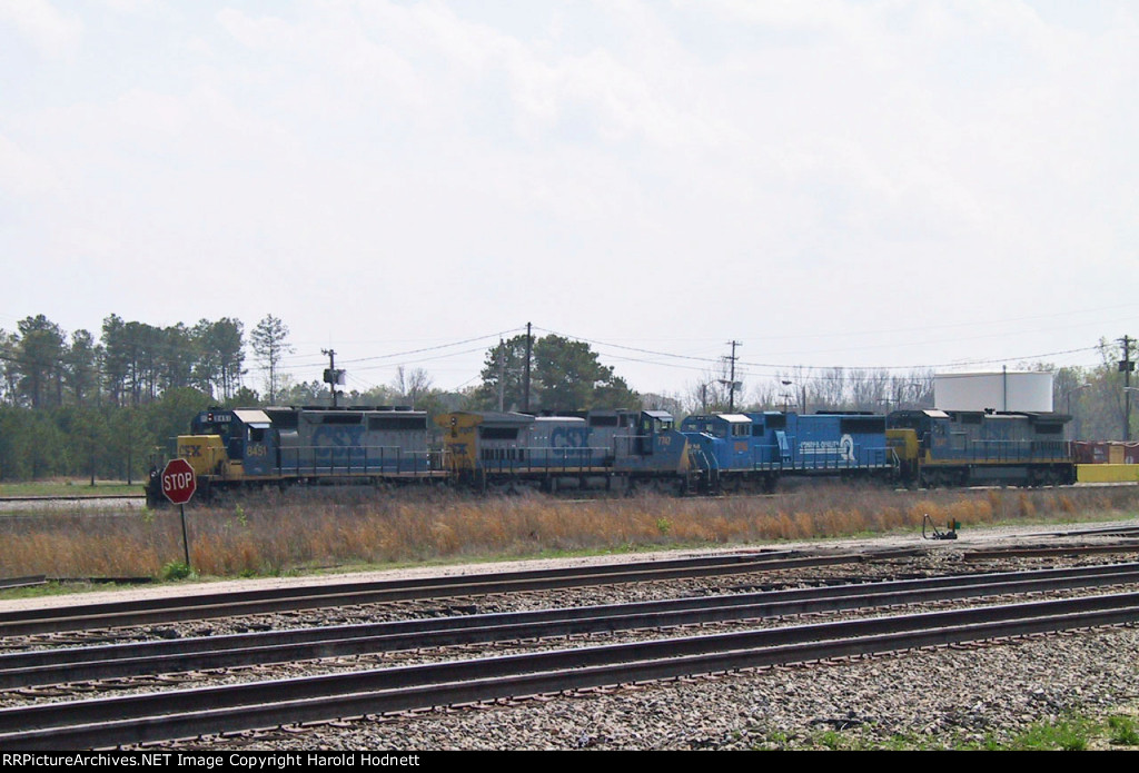 CSX 8451 leads some other locos towards Emerson Shops